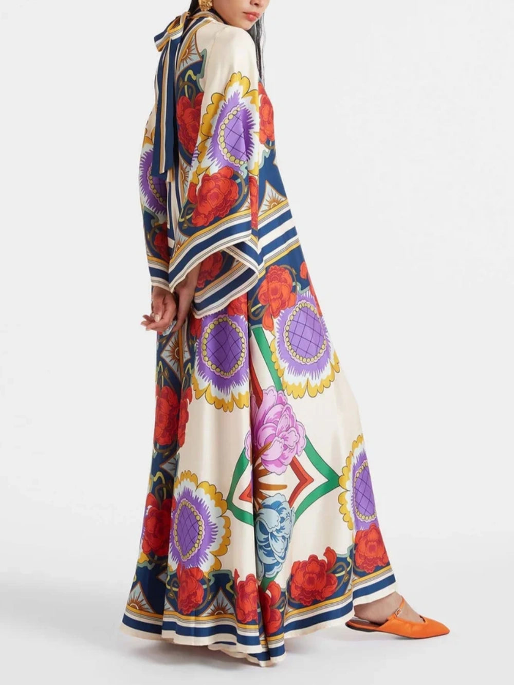 Rochie Maxi cu Imprimeu Floral Exquis și Mâneci Drapate în Stil Cascade