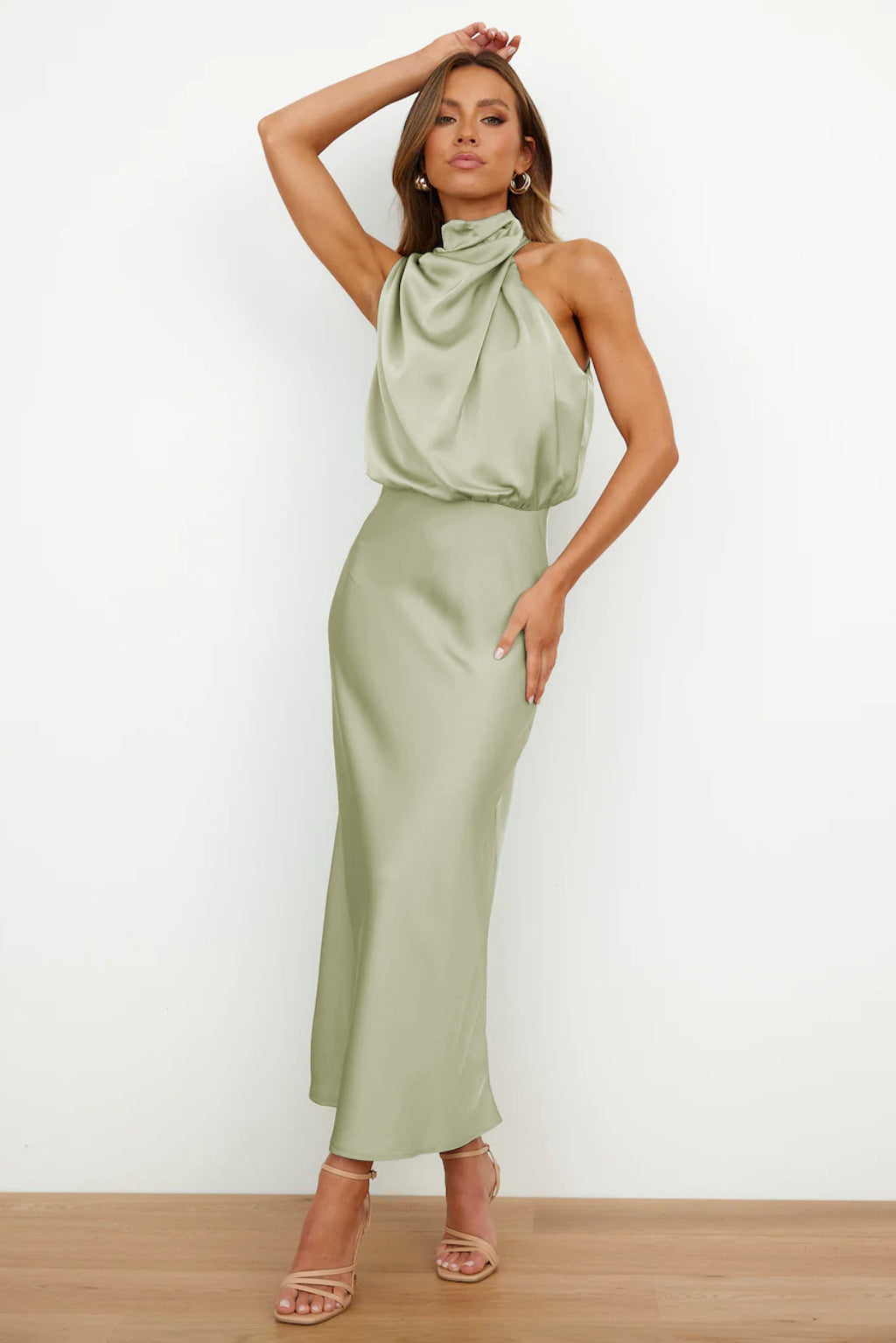 Carlina | Rochie lungă din satin cu guler halter