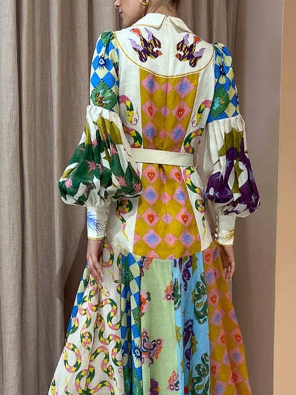 Rochie Lungă Irregulară cu Mâneci Balon Graffiti Fashion