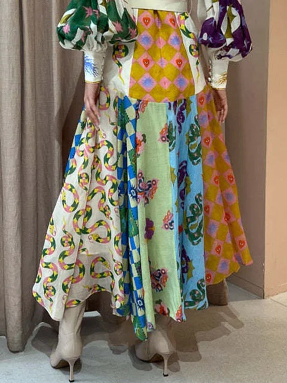 Rochie Lungă Irregulară cu Mâneci Balon Graffiti Fashion