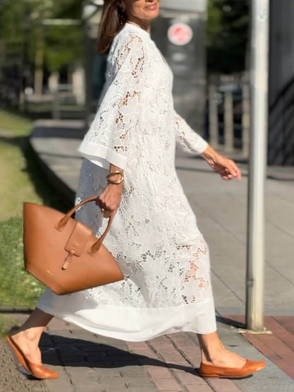 Rochie Midi Relaxată cu Mâneci Cloș și Decupaj în V din Dantelă Florală