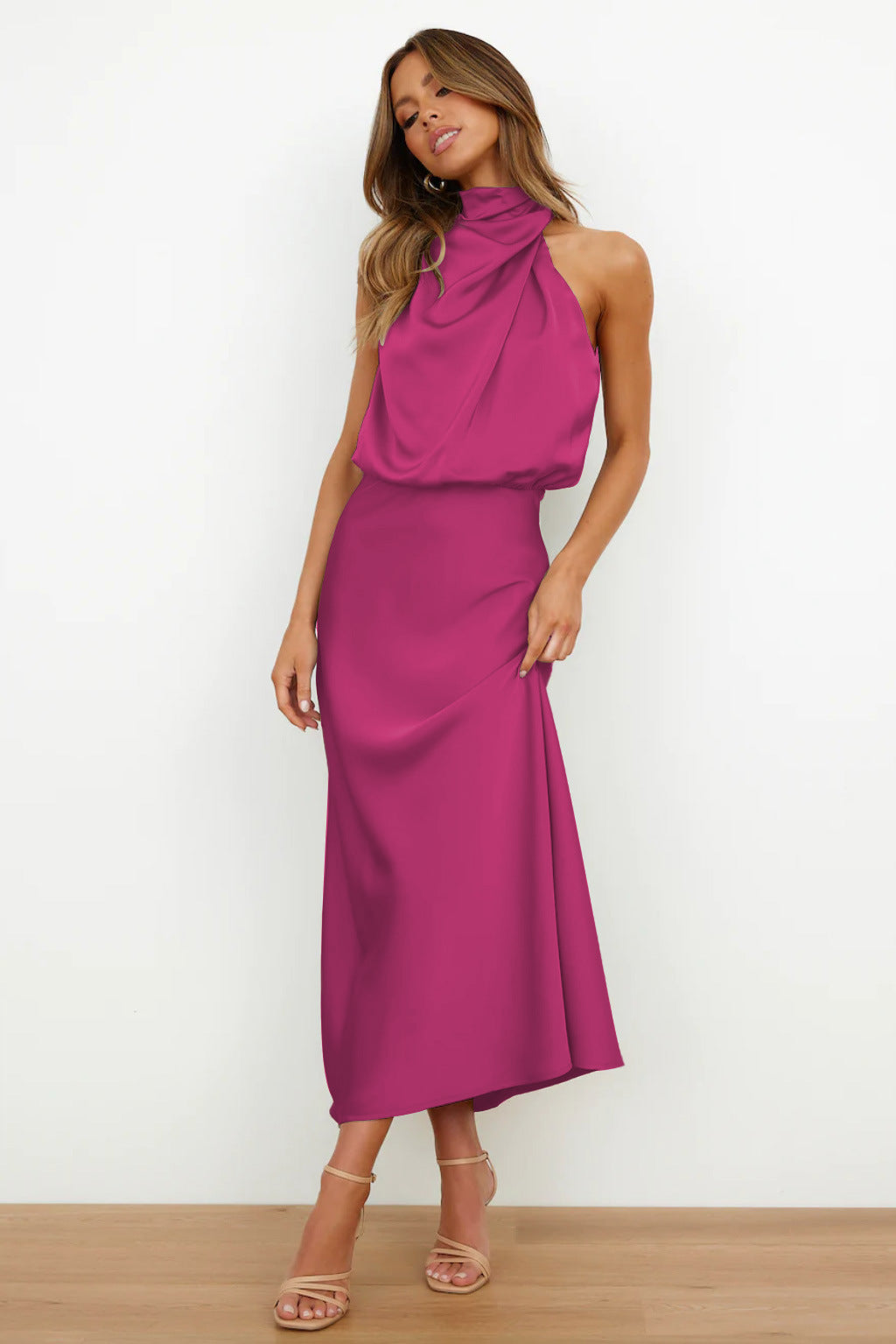 Carlina | Rochie lungă din satin cu guler halter