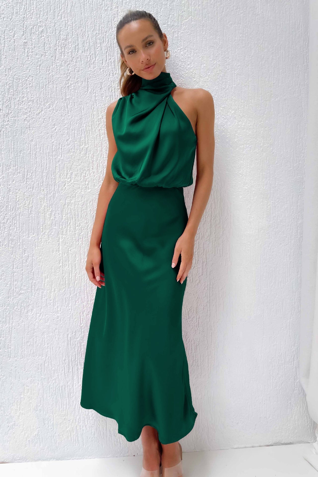 Carlina | Rochie lungă din satin cu guler halter